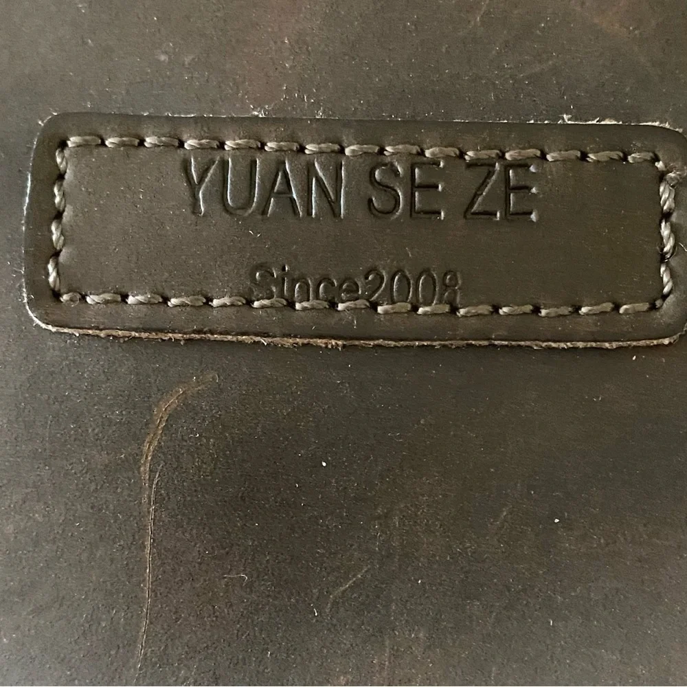 YUAN SE ZE Brown Leather Messenger Bag